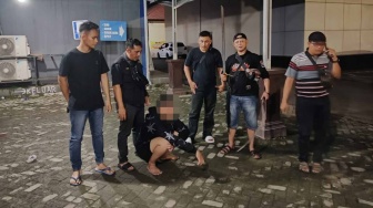 Geng Motor Bacok Mobil Polisi Saat Digerebek di Lampung Selatan