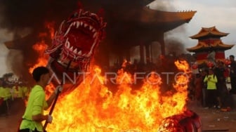 Ritual Bakar Naga Tutup Rangkaian Perayaan Cap Go Meh di Singkawang