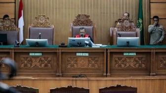 Suasana jalannya sidang putusan gugatan praperadilan yang diajukan Sekjen PDIP Hasto Kristiyanto di Pengadilan Negeri Jakarta Selatan, Kamis (13/2/2025). [Suara.com/Alfian Winanto]