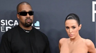 Usai Momen Nyaris Telanjang di Grammy Awards, Bianca Censori Dirumorkan Cerai dengan Kanye West