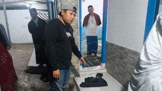 Pilu! Bayi Perempuan Ditinggalkan di Depan Masjid Sukabumi, Kondisinya Memprihatinkan