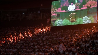 Layar menampilkan Presiden yang juga Ketua Umum Partai Gerindra Prabowo Subianto menyampaikan pidato saat perayaan HUT Ke-17 Partai Gerindra di Sentul International Convention Center, Bogor, Jawa Barat, Sabtu (15/2/2025). [ANTARA FOTO/Hafidz Mubarak A/agr]