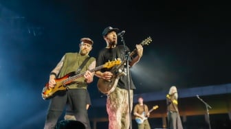 Grup Band Linkin Park tampil pada konser yang bertajuk "From Zero World Tour" di Stadion Madya, Jakarta, Minggu (16/2/2025). [Suara.com/Alfian Winanto] 