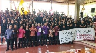 Demo di Bali: Mahasiswa Bawa Spanduk Satir, 'Pendidikan Dipangkas, Harapan Menipis'