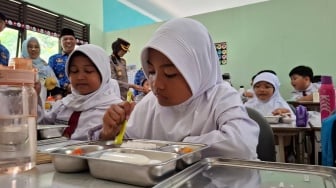 Siswa Bisa Bawa Pulang Menu MBG buat Berbuka Puasa, Begini Kata Pakar Kesehatan