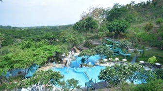 Menikmati Kegiatan Berenang di Taman Dayu Waterpark Pasuruan yang Menawan