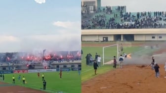 Laga Persela Vs Persijap Ricuh, Suporter Masuk Lapangan