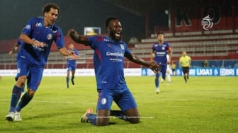 Aremania Lempar Batu Dikecam Netizen: Liga 1 Tanpa Arema FC Insya Allah Aman Pak Erick Thohir