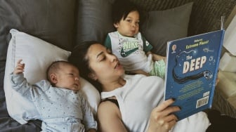 8 Potret Keakraban Dua Anak Nikita Willy, Wajah Ganteng Issa Bikin Salfok