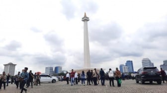 Gladi Bersih Pelantikan Kepala Daerah di Monas Tertutup, Keluarga Jauh-jauh dari Maluku Rela Nonton Lewat Videotron