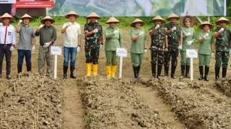 Sinergi TNI dan MHU: Lahan Pascatambang Tumbuhkan Harapan untuk Kemandirian Ekonomi