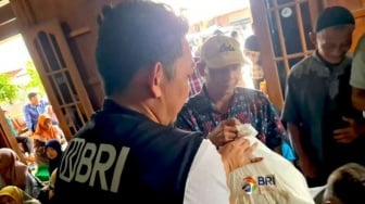 BRI Salurkan Bantuan Sembako untuk Warga Pra Sejahtera