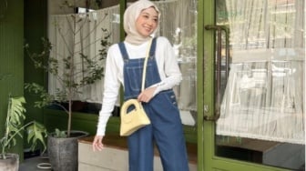 4 OOTD Overall Simpel dan Modis untuk Hangout ala Meirani Amalia