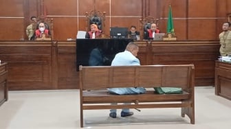 Hotman Paris Mendadak Drop Hingga Dibopong Petugas, Sidang Lawan Razman Arif Nasution Ditunda