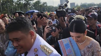 Momen Khofifah hingga Bobby Nasution Antre Masuk Tenda di Monas Jelang Pelantikan Kepala Daerah Terpilih