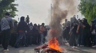 Ribuan Mahasiswa dan Masyarakat Sipil Bersatu Demo 'Indonesia Gelap' Siang Ini, Longmarch dari TIM ke Patung Kuda