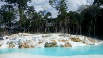 Kawah Putih Tinggi Raja, Wisata Alam dengan Pesona Eksotis di Simalungun