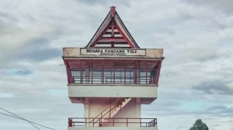 Menara Pandang Tele, Tempat Terbaik untuk Menyaksikan Persona Alam Samosir