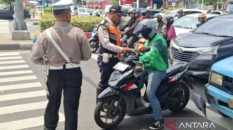 Personel Gabungan Tindak 31 Kendaraan Pelanggar di Jakarta Timur