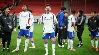 Senyum Bahagia Sandy Walsh Pasca Debut Impresif Bersama Yokohama Marinos