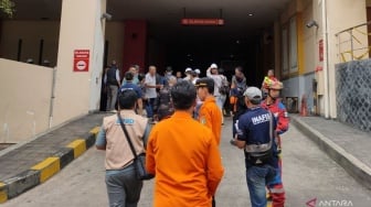 Tim Gabungan Kembali Mencari Bagian Tubuh Korban Kebakaran Glodok Plaza