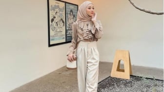 3 Gaya Office Look Stylish ala Meirani Amalia yang Bisa Kamu Tiru