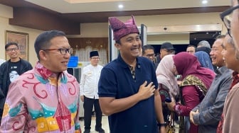 Wagub Sumbar Vasko Ruseimy Tegaskan Tak Anti Kritik: Beri Saya Masukan Demi Pembangunan Lebih Cepat!