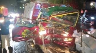 Kecelakaan di Depan Gedung Bidakara, Sopir Truk Tewas Setelah Tabrak Pembatas Jalan