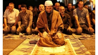 Niat Sholat Tarawih dan Witir Lengkap: Sendiri, Berjamaah untuk Imam dan Makmum