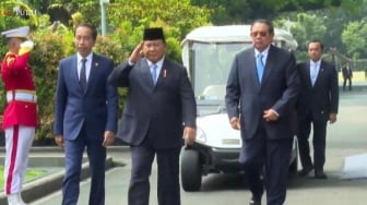 Jelang Peluncuran Danantara: Prabowo Satu Mobil Bareng SBY dan Jokowi, Lanjut Cium Tangan Ma'ruf Amin