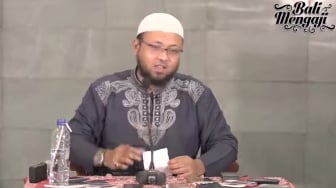 Ustaz Riyadh Bajrey Lulusan Mana? Ulama Salafi yang Tepergok Merokok