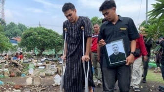 Haru! Adzani Jenazah Bejo Sugiantoro, Tangis Bek Persib Bandung Pecah