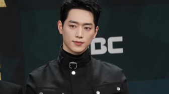 Dari Earthy hingga Bold Style, Ini 4 Padu Padan OOTD ala Seo Kang-joon