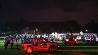 Prabowo, SBY, dan Jokowi Satu Mobil di Tengah Hujan, Saksikan Parade Senja Akmil