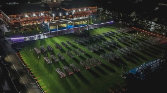 Suasana jalannya parade senja di Lapangan Pancasila Akademi Militer Magelang, Jawa Tengah, Kamis (27/2/2025). [Tim Media Presiden]