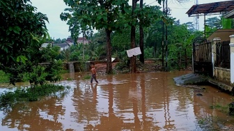 Banjir Lagi! Sungai Way Kandis Meluap, Rendam Perumahan Glora Persada di Bandar Lampung