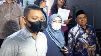 Didampingi Suami, Shella Saukia Beri Keterangan Polisi Terkait Laporan Terhadap Doktif