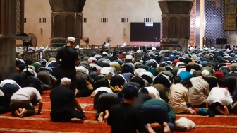 Salat Tarawih Perdana di Istiqlal, Ratusan Saf Terisi Penuh Sambut Ramadan 1446 H