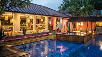 Calma Kitchen & Pool, Tempat Bukber dengan View Kolam Renang di Bandung