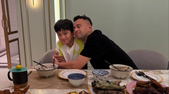Ditinggal Nagita Slavina ke Jepang, Menu Sahur di Rumah Raffi Ahmad Curi Fokus