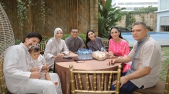 Aurel Hermansyah Pamer Buka Puasa Bareng Kris Dayanti dan Anang Hermansyah, Dipuji Pemersatu Keluarga