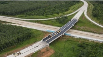 Diantara Macet dan Rindu Kampung: Jalan Tol Palembang-Betung Jadi Asa Pemudik