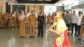 Prosesi Tepung Tawar: Langkah Awal Rudy Masud & Seno Aji Pimpin Kaltim