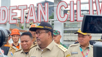 Minta Pengungsi Banjir Pindah ke Rusun, Rano Karno Ditolak Warga: Padahal Kualitasnya Setara Singapura