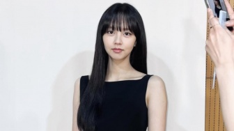 Biar Nggak Monoton, Ini 4 OOTD Formal ala Kim So Hyun yang Fashionable