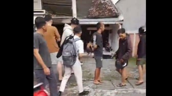 Viral Seorang Pria Diamuk Massa di Jalan Godean, Polisi Berikan Penjelasan