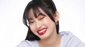 Lip Tint dengan Hasil Dewy, Solusi Bibir Lembap dan Merona Alami