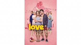 Romansa yang Tumpul dan Konflik Tanpa Emosi dalam Film Love Forever