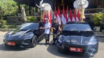 Koster Dan Giri Prasta Mulai Gunakan Mobil Listrik BYD Seal, Apa Keunggulannya?