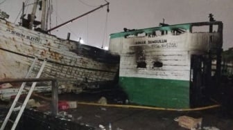 Dua Kapal Terbakar di Pelabuhan Sunda Kelapa, Kerugian Capai Rp500 Juta